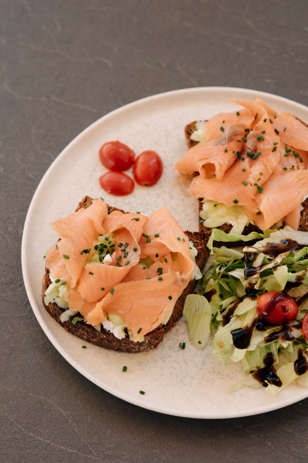 Smoked salmon on rye